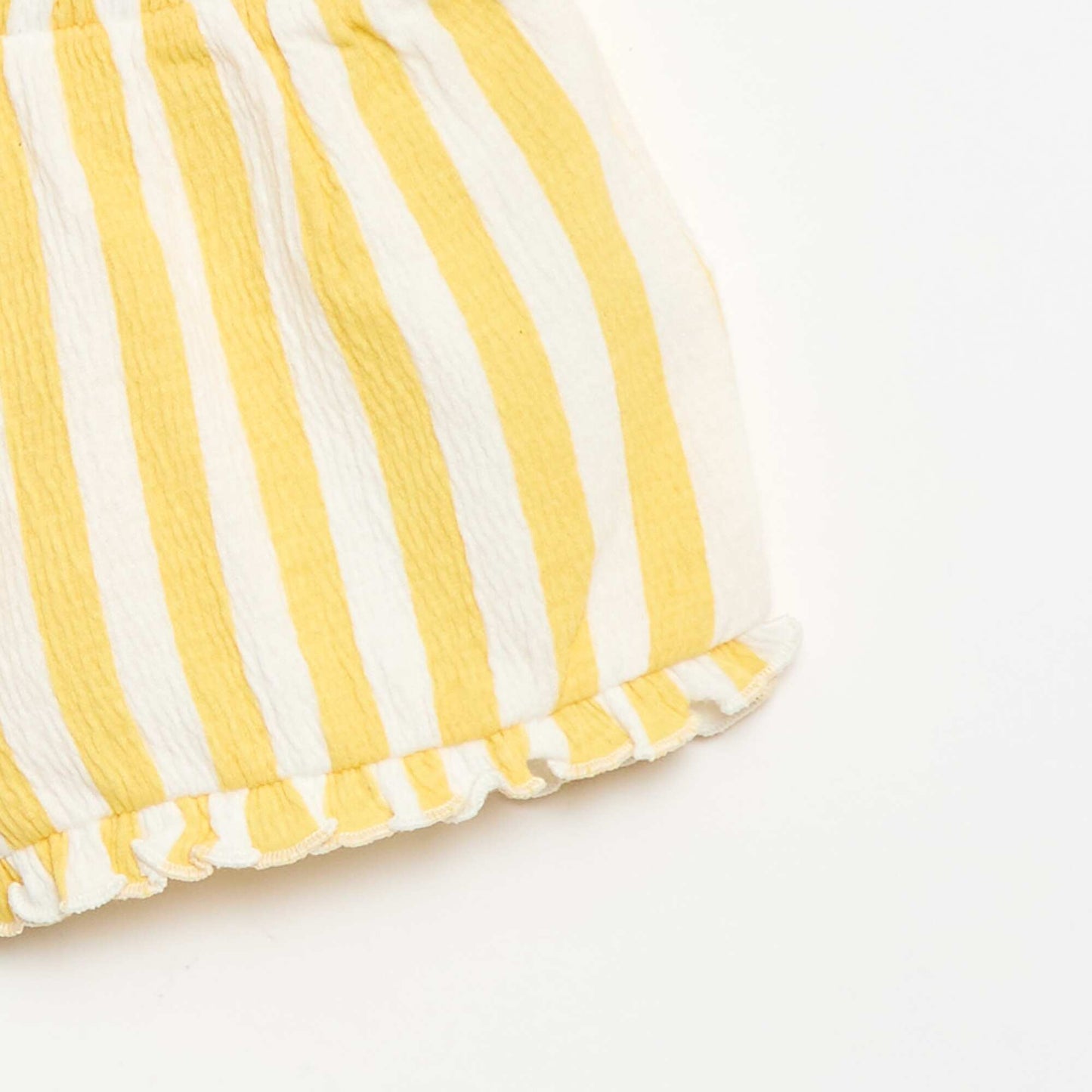 ორნამენტებიანი შორტი აბურდული დაბოლოების ყვითელი