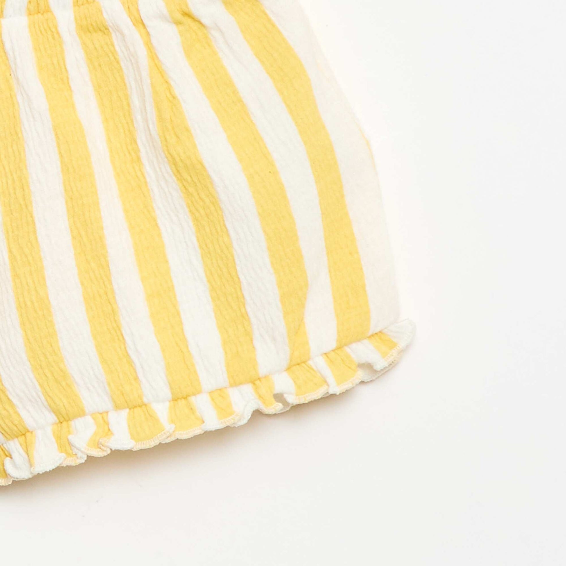 ორნამენტებიანი შორტი აბურდული დაბოლოების ყვითელი