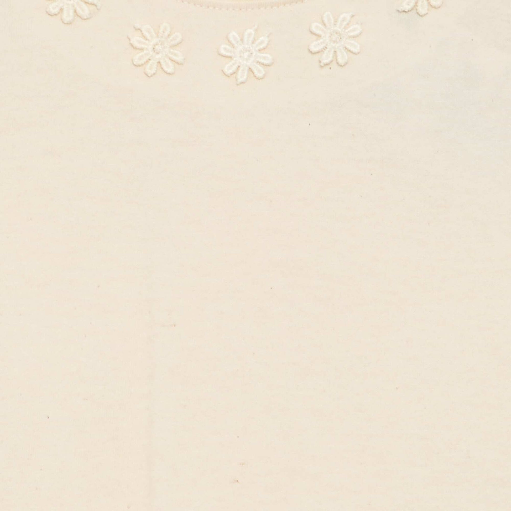 მთლიანი მაისური ლამაზი ყვავილებიანი საყელოთი კრემისფერი