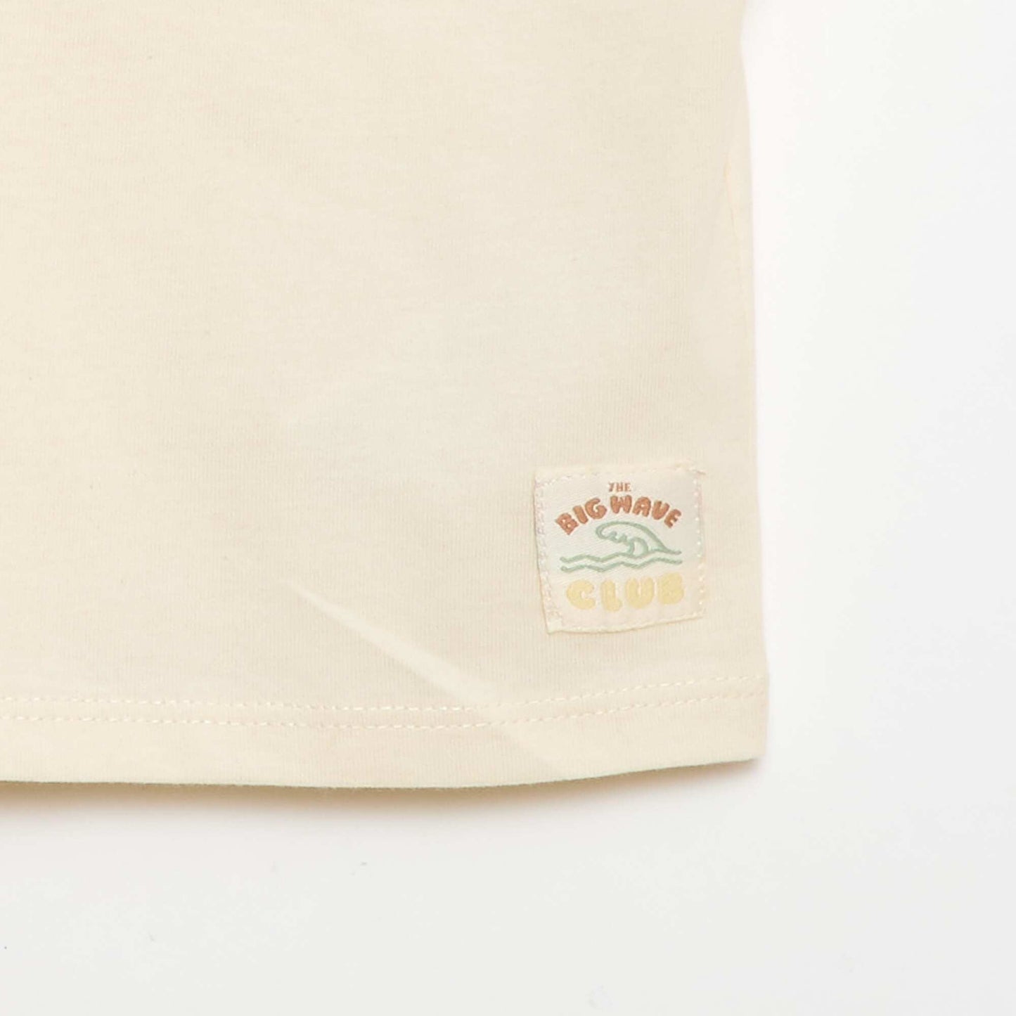 პრინტიანი მოკლემკლავიანი მაისური თეთრი