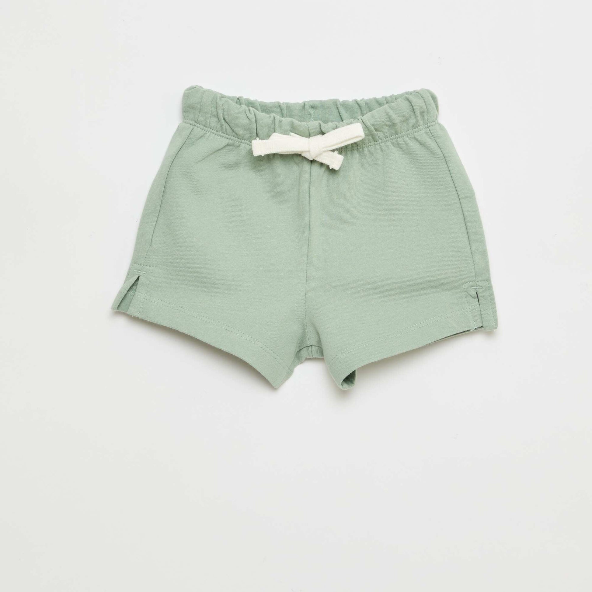 2-ნაწილიანი ზედა და შორტი კომპლექტი თეთრი