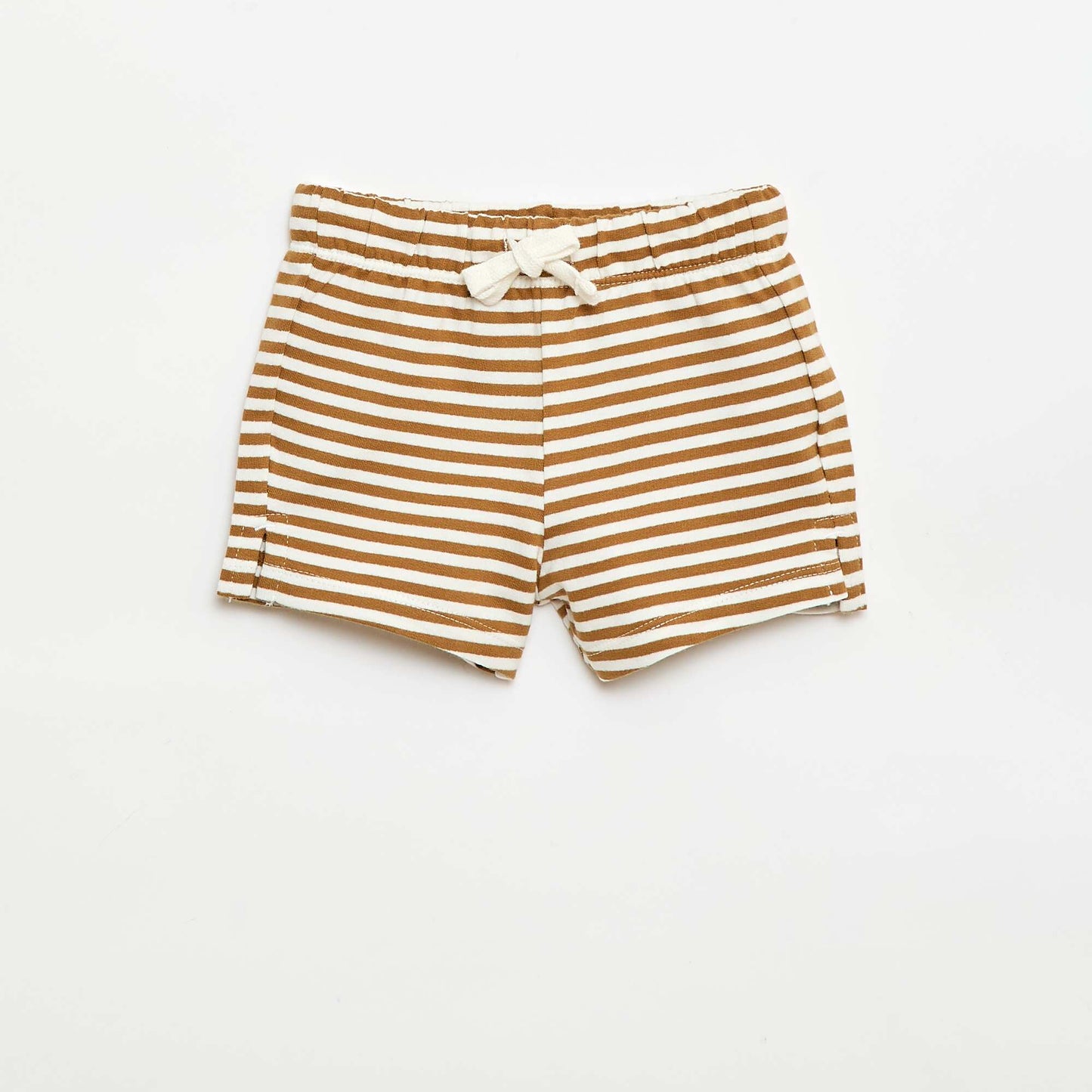 2-ნაწილიანი ზედა და შორტი კომპლექტი თეთრი