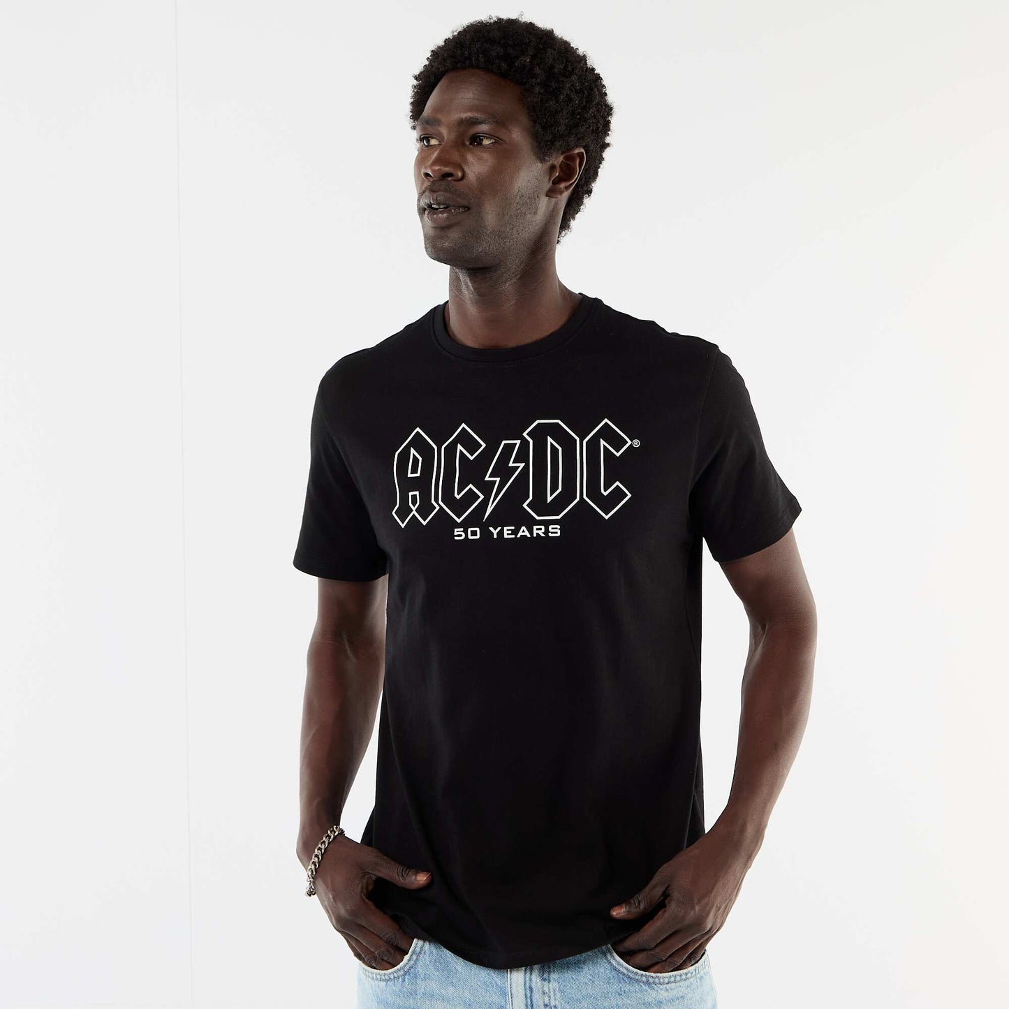 AC/DC-ის მოკლემკლავიანი მაისური შავი