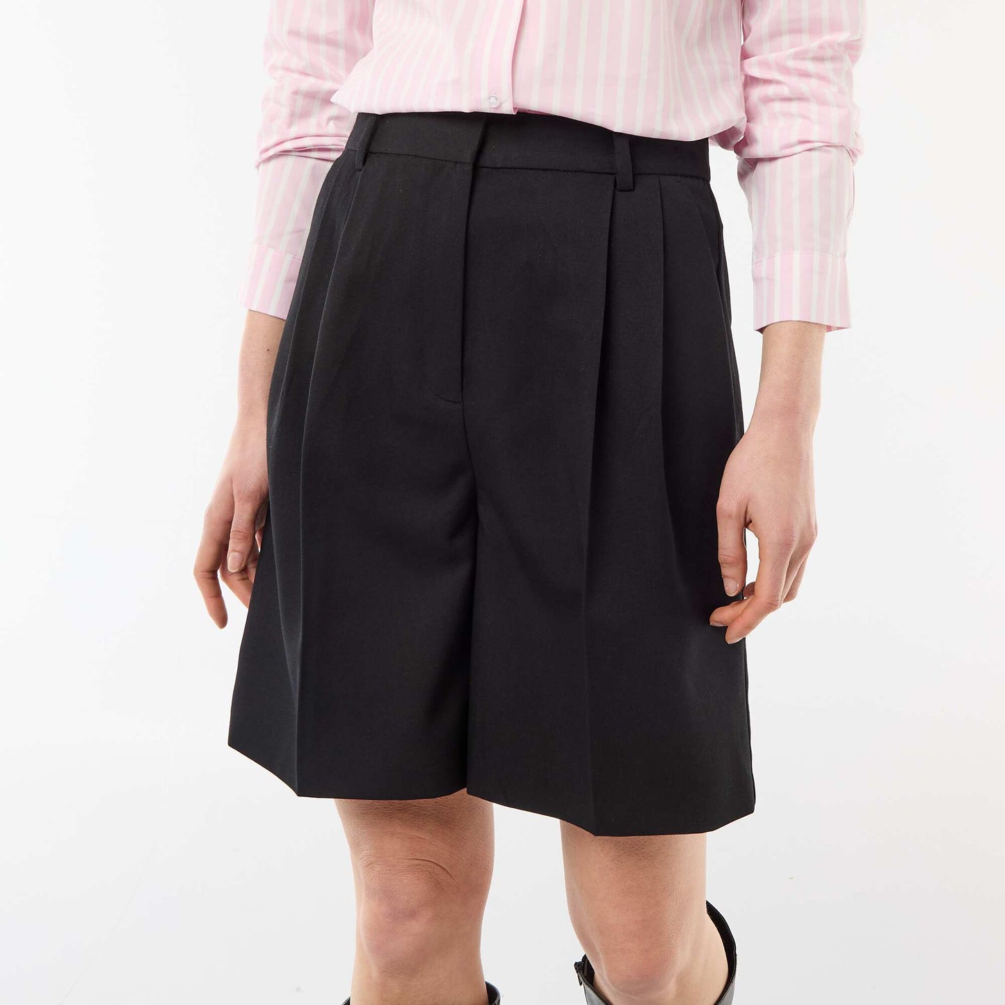 High-Waisted Pleated Bermuda Shorts BLACK