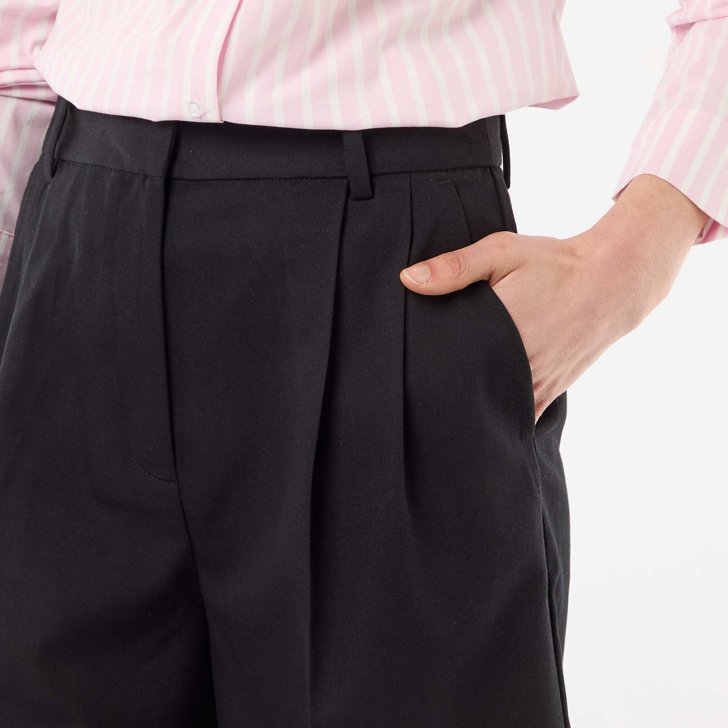 High-Waisted Pleated Bermuda Shorts BLACK