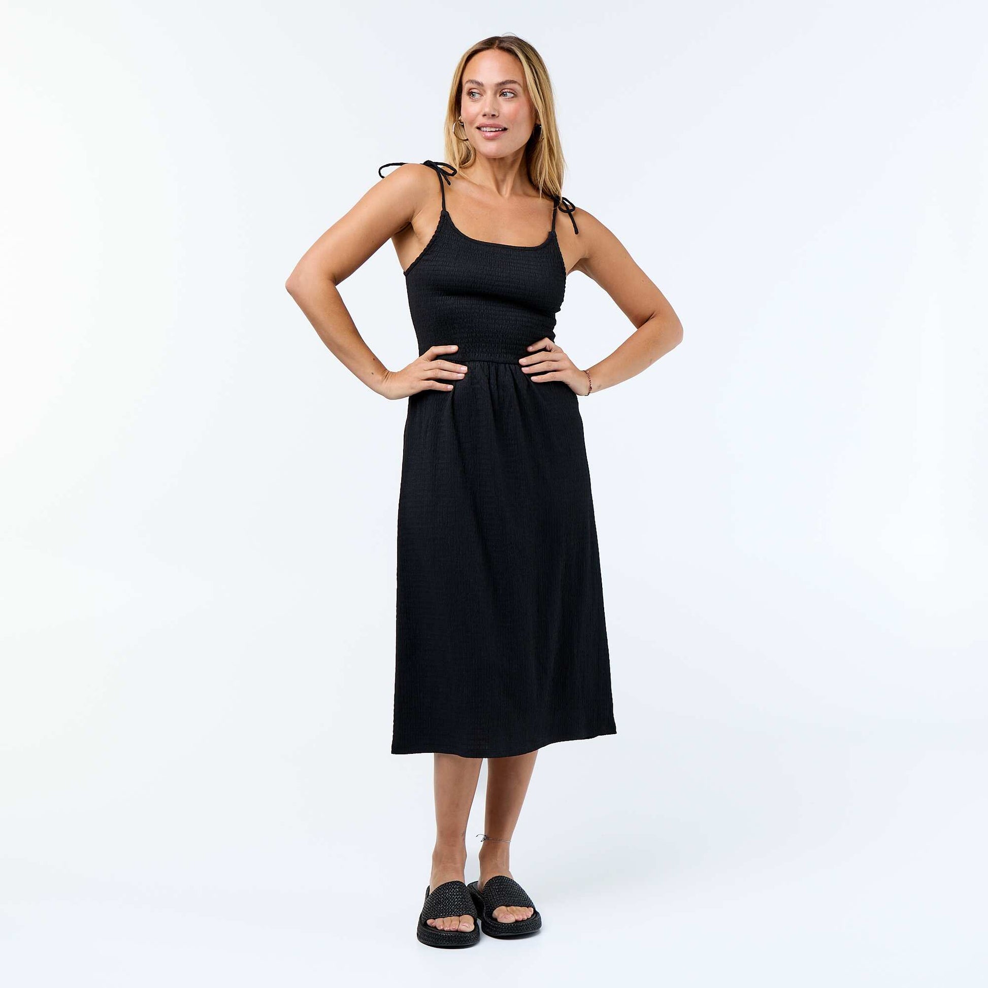 Smocked solid short dress BLACK