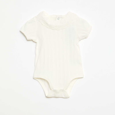 გრძელმკლავიანი ვერტიკალურ ღარიანი ქსოვა ბოდე ლამაზი საყელოთი თეთრი