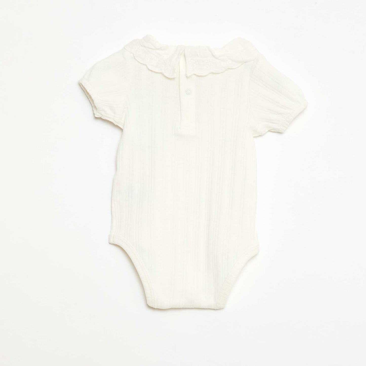 გრძელმკლავიანი ვერტიკალურ ღარიანი ქსოვა ბოდე ლამაზი საყელოთი თეთრი