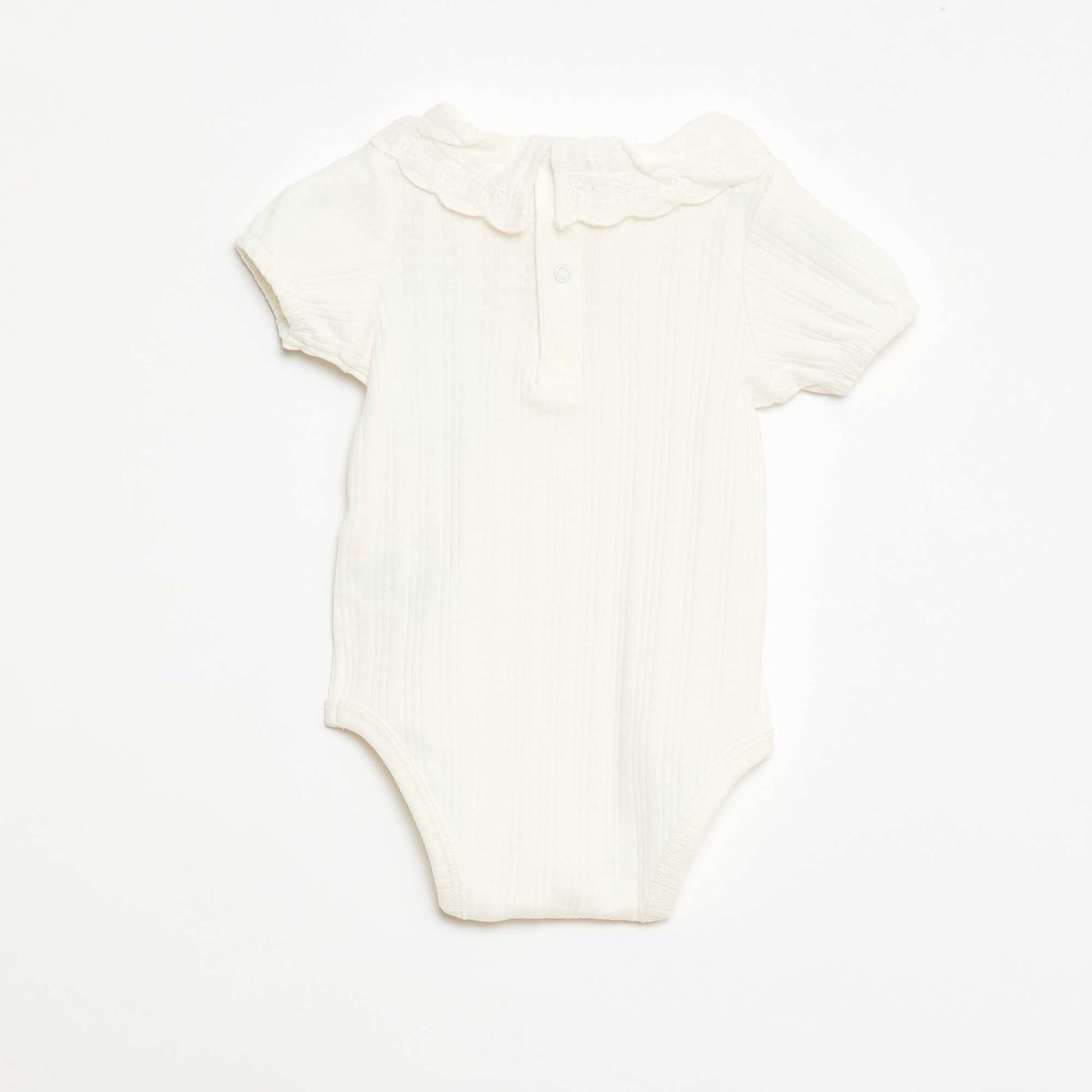 გრძელმკლავიანი ვერტიკალურ ღარიანი ქსოვა ბოდე ლამაზი საყელოთი თეთრი