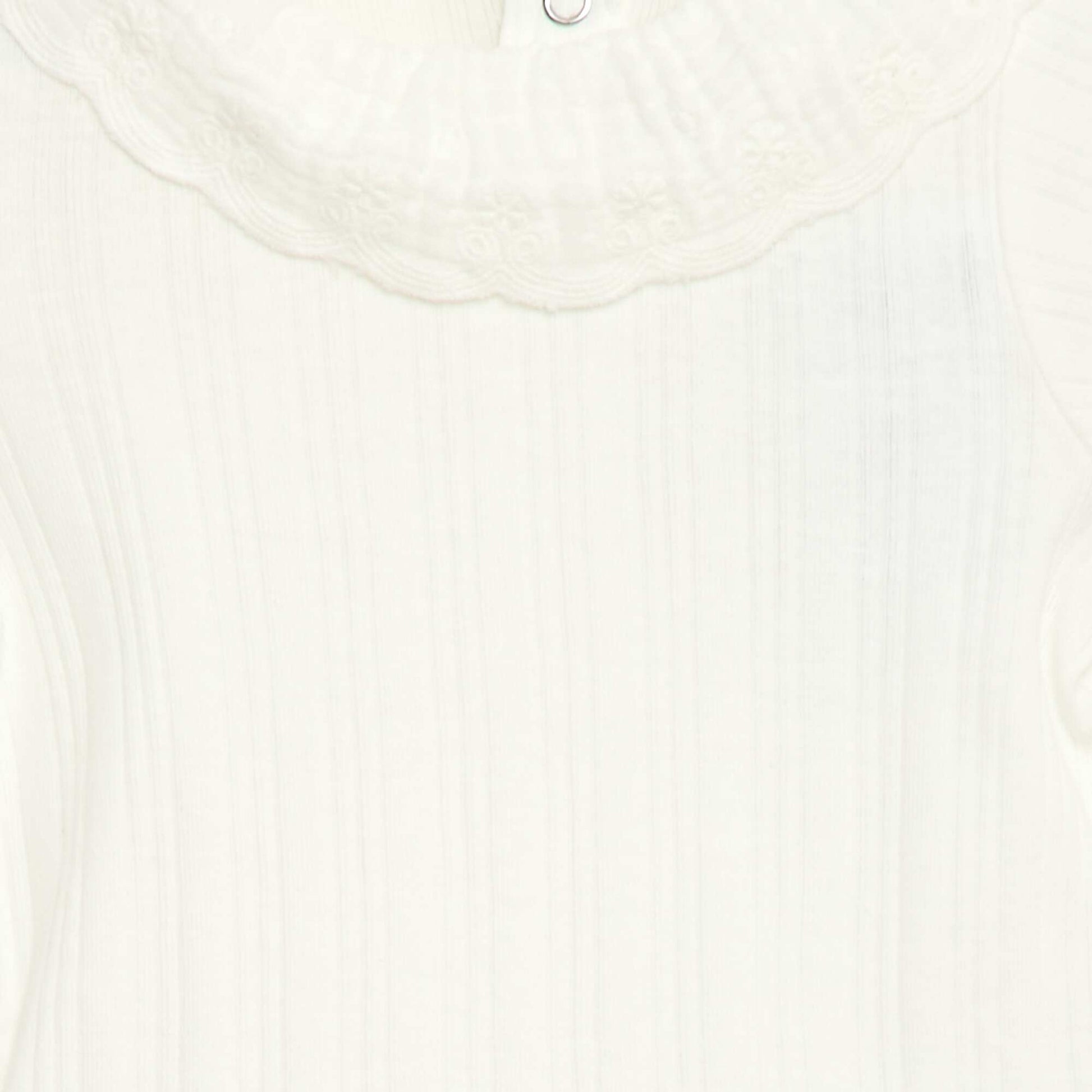 გრძელმკლავიანი ვერტიკალურ ღარიანი ქსოვა ბოდე ლამაზი საყელოთი თეთრი