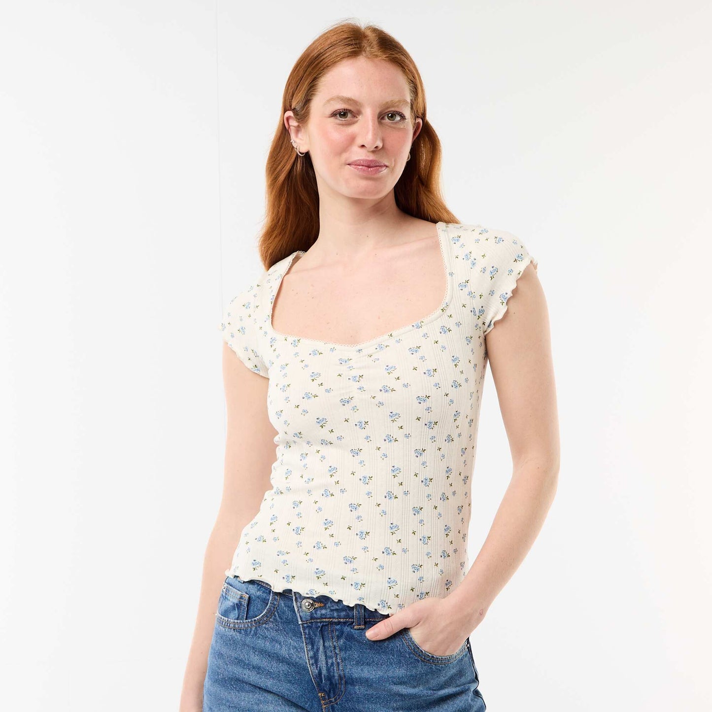 Ribbed short-sleeved T-shirt with ruffled sleeves WHITE