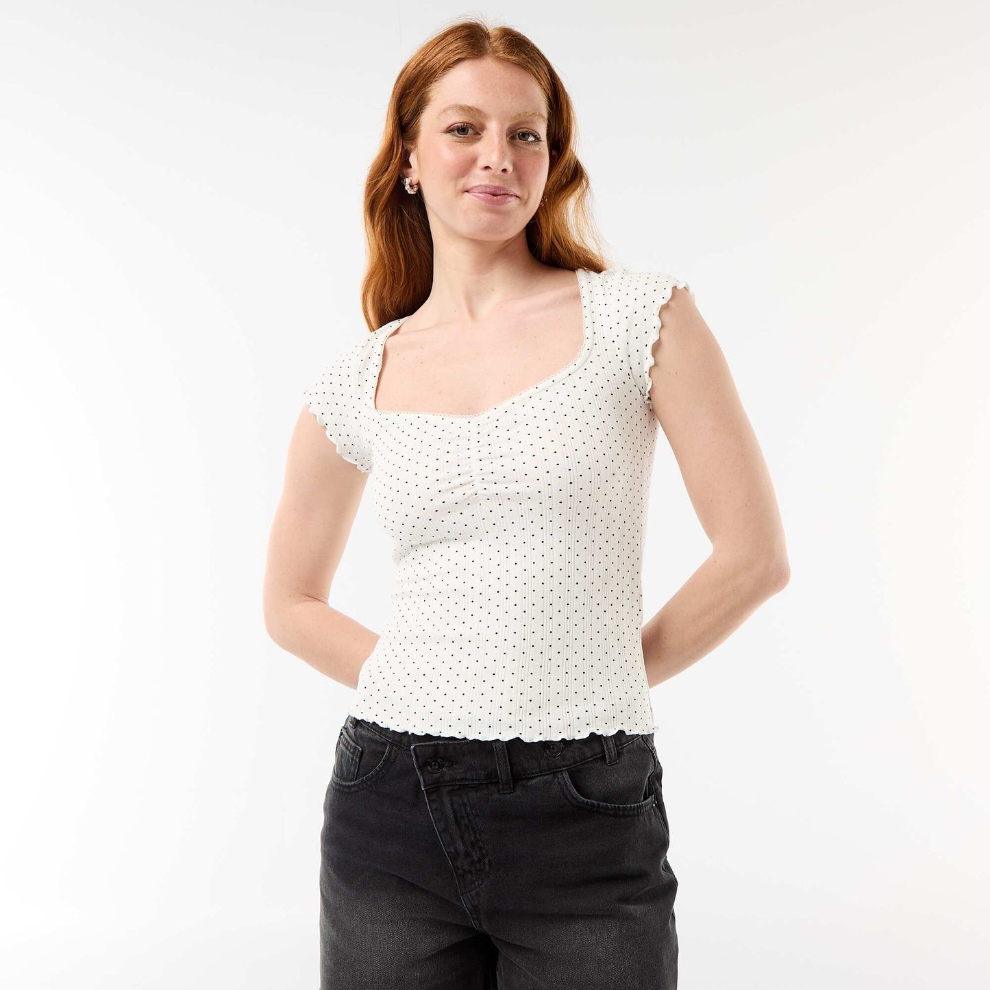 Ribbed short-sleeved T-shirt with ruffled sleeves WHITE