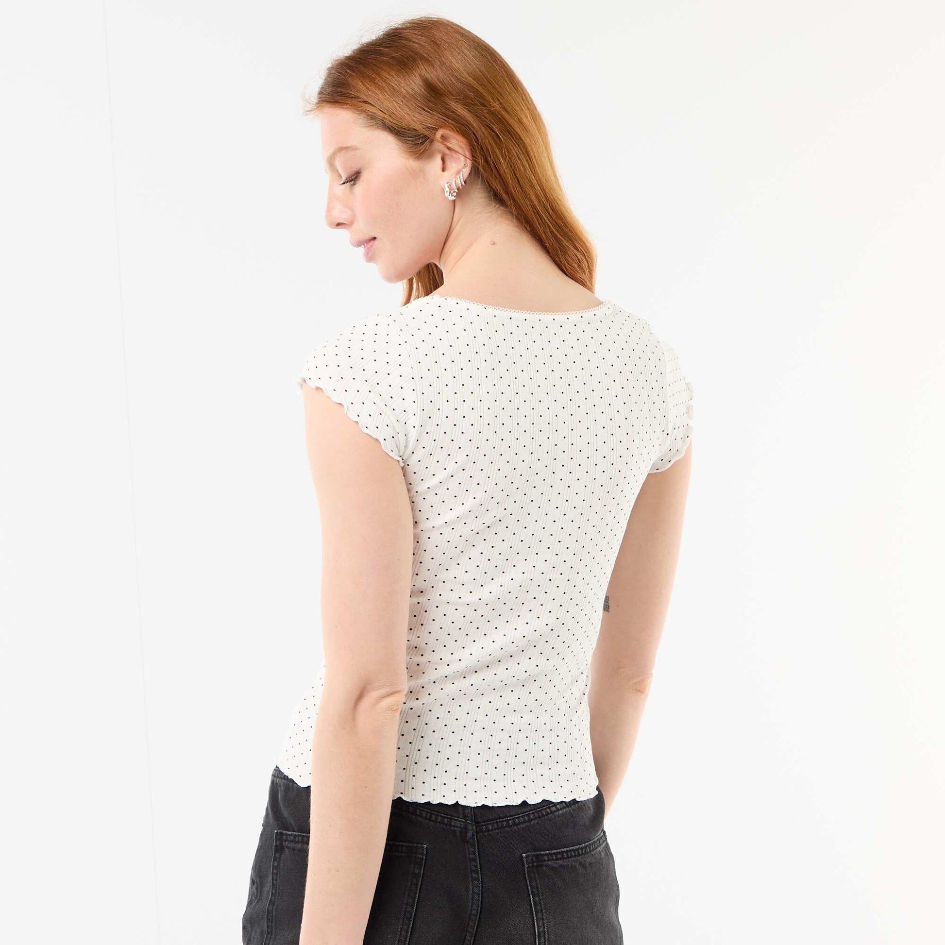 Ribbed short-sleeved T-shirt with ruffled sleeves WHITE