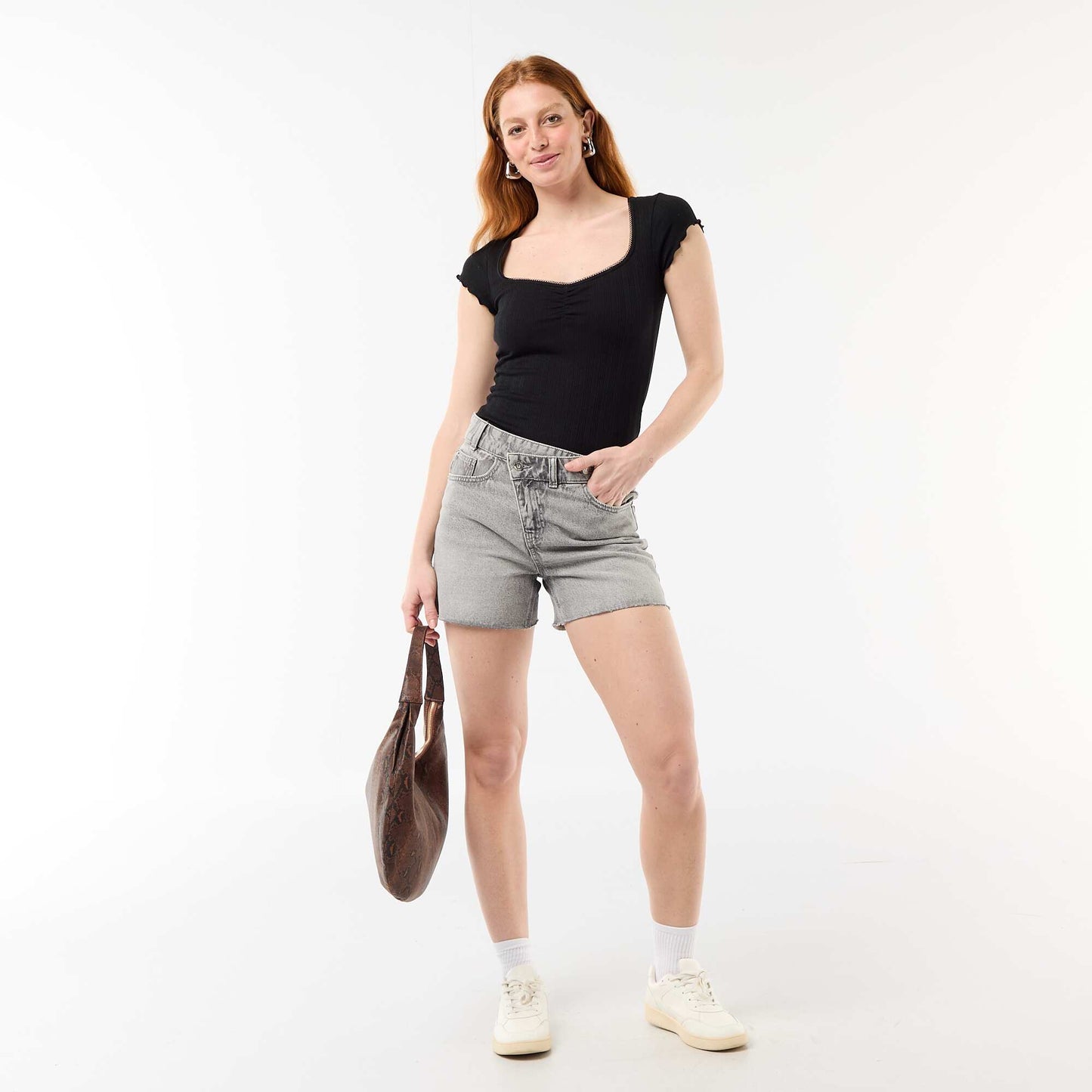 Ribbed short-sleeved T-shirt with ruffled sleeves BLACK