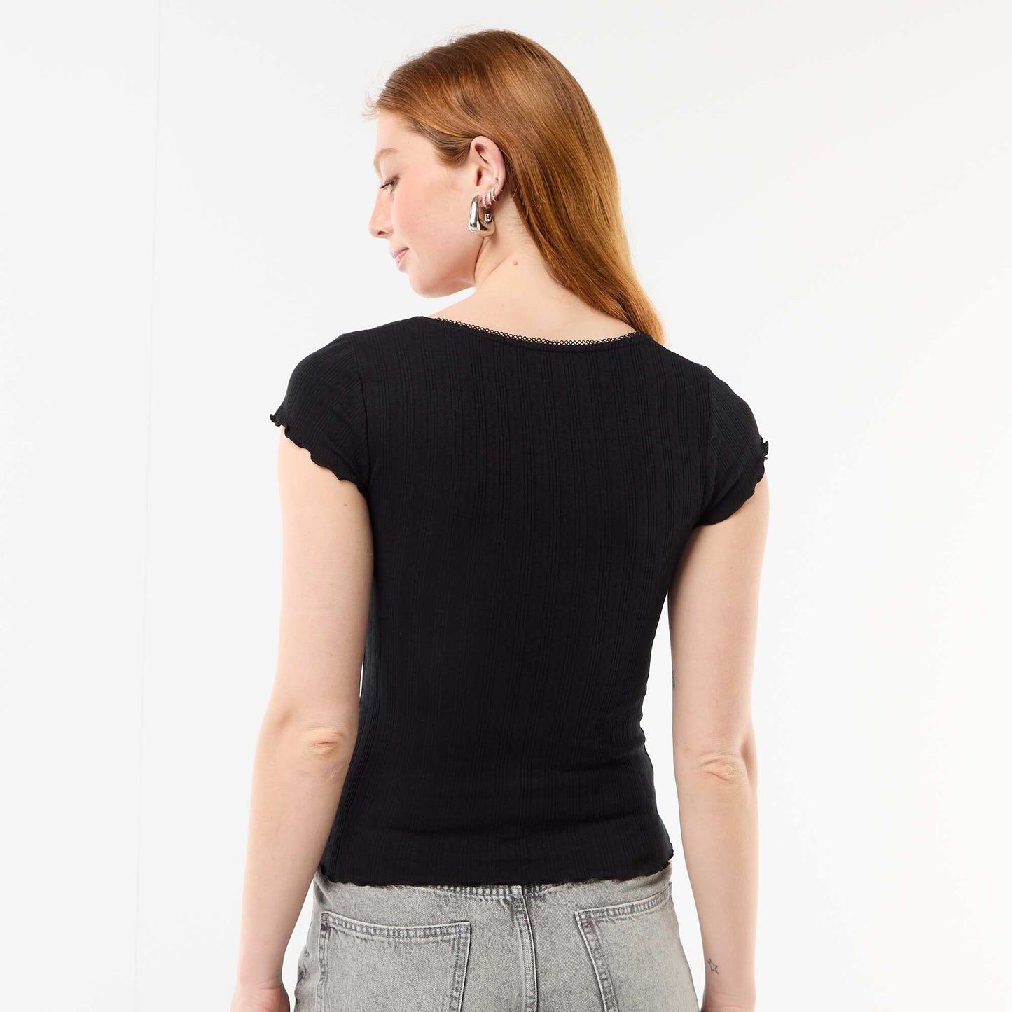 Ribbed short-sleeved T-shirt with ruffled sleeves BLACK