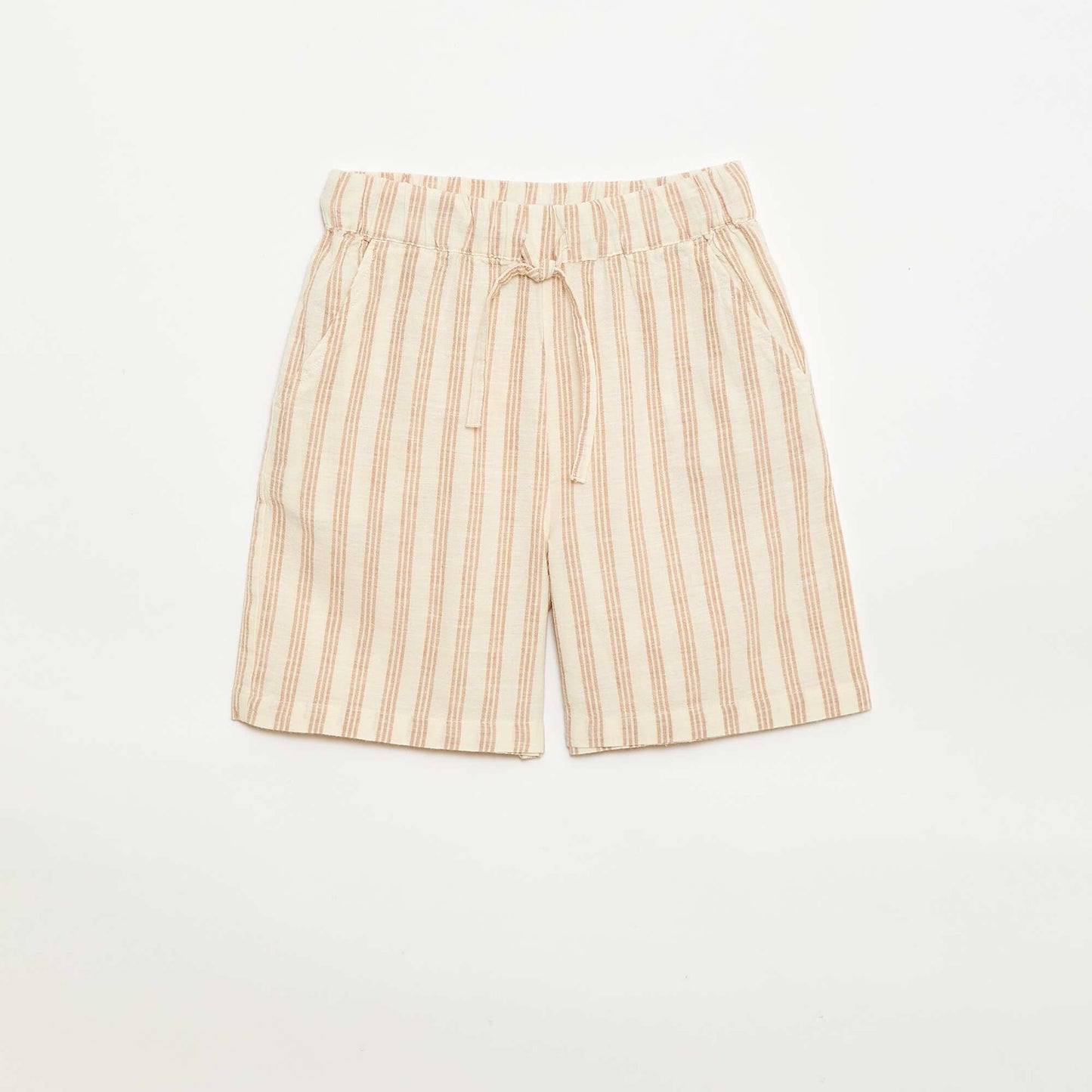 ზოლიანი პერანგი და შორტი ნაკრები კრემისფერი