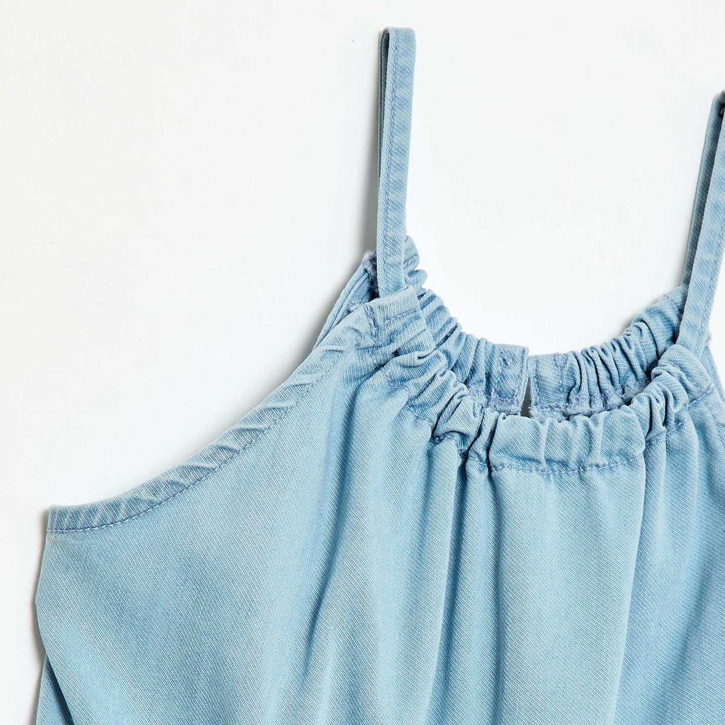 სადა კაბა თასმებით და ფრიალებით ლურჯი