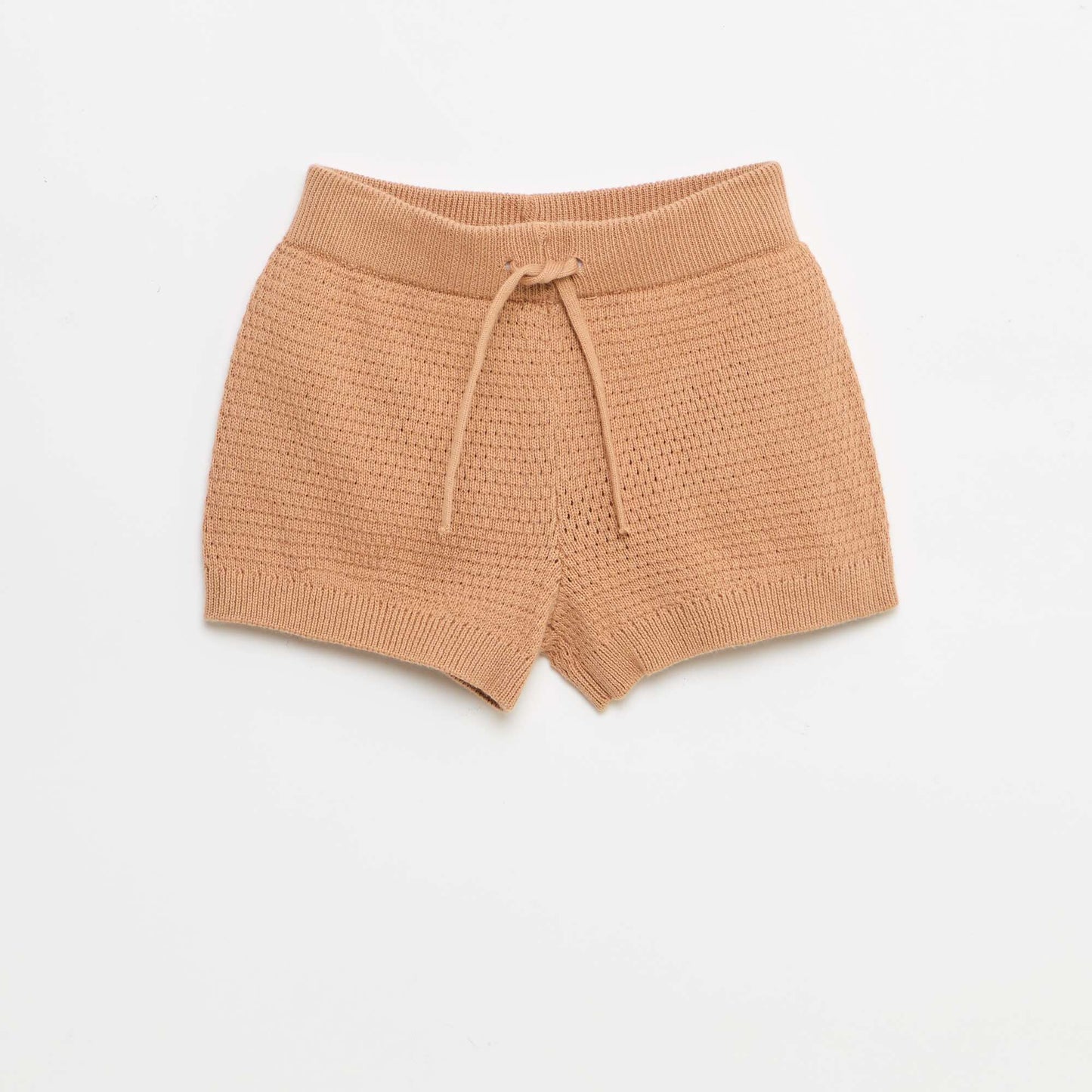 2 ნაწილიანი ნაქსოვი კომპლექტი - პოლოს მაისური + შორტი ყავისფერი