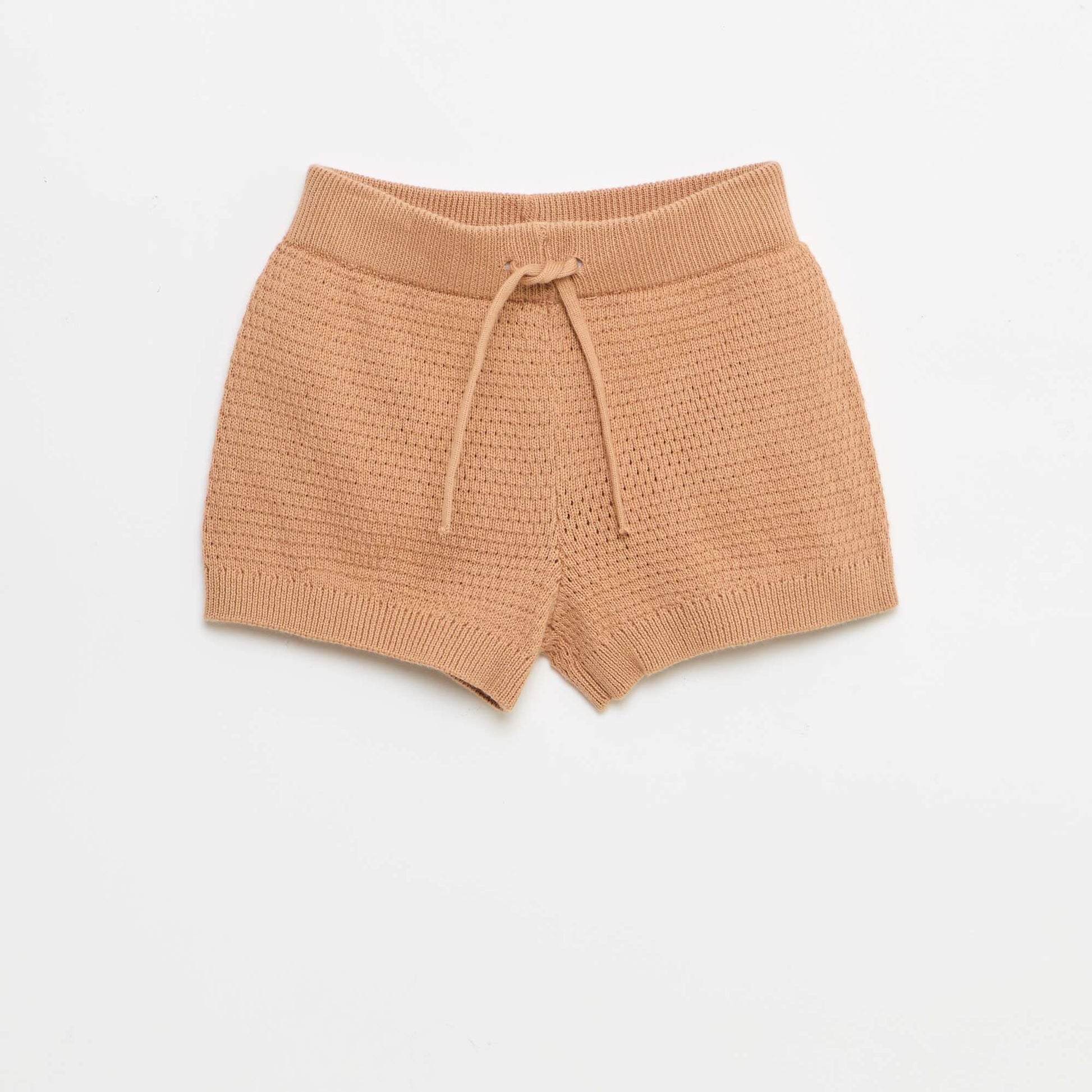 2 ნაწილიანი ნაქსოვი კომპლექტი - პოლოს მაისური + შორტი ყავისფერი