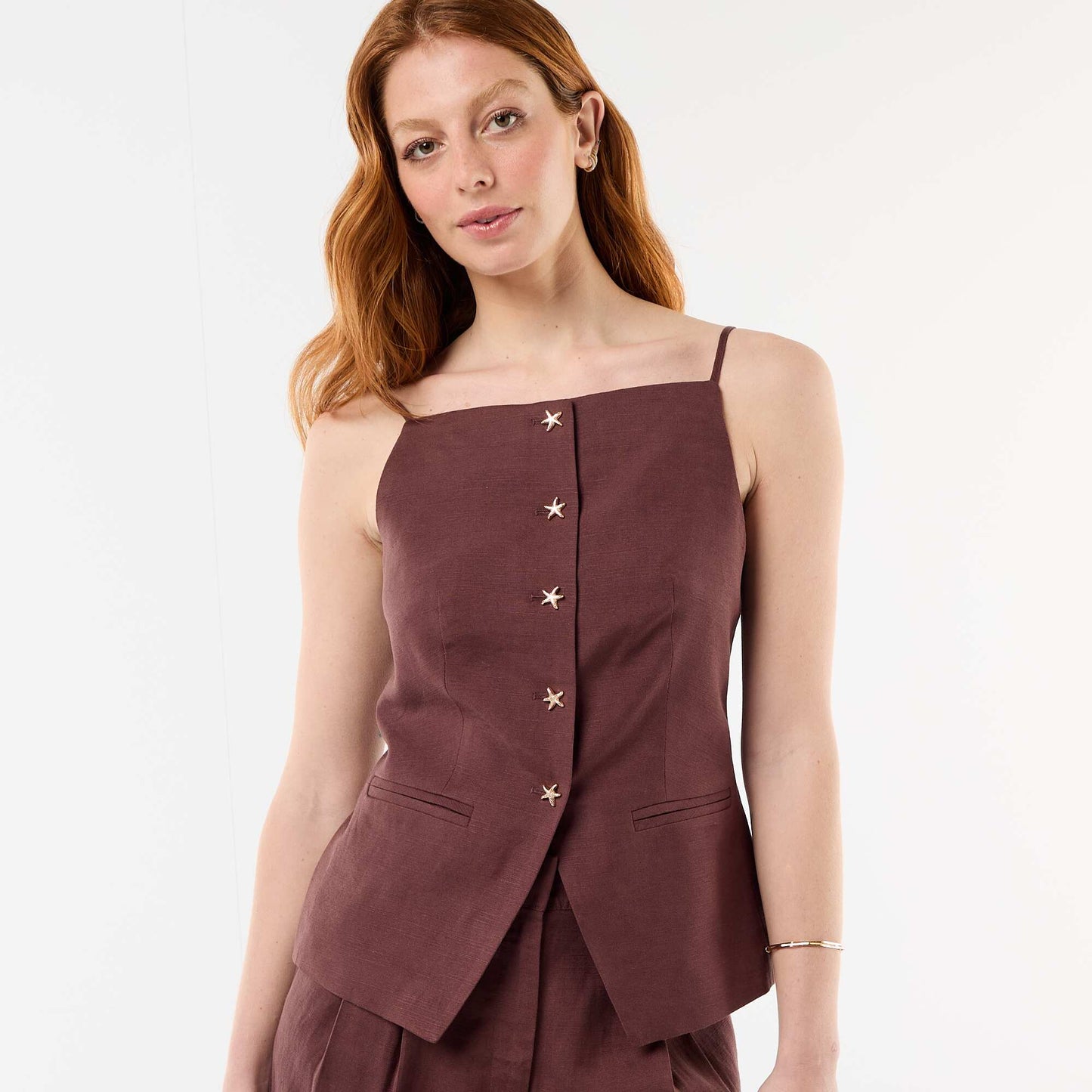 Linen Top with a Vest-Like Feel BROWN