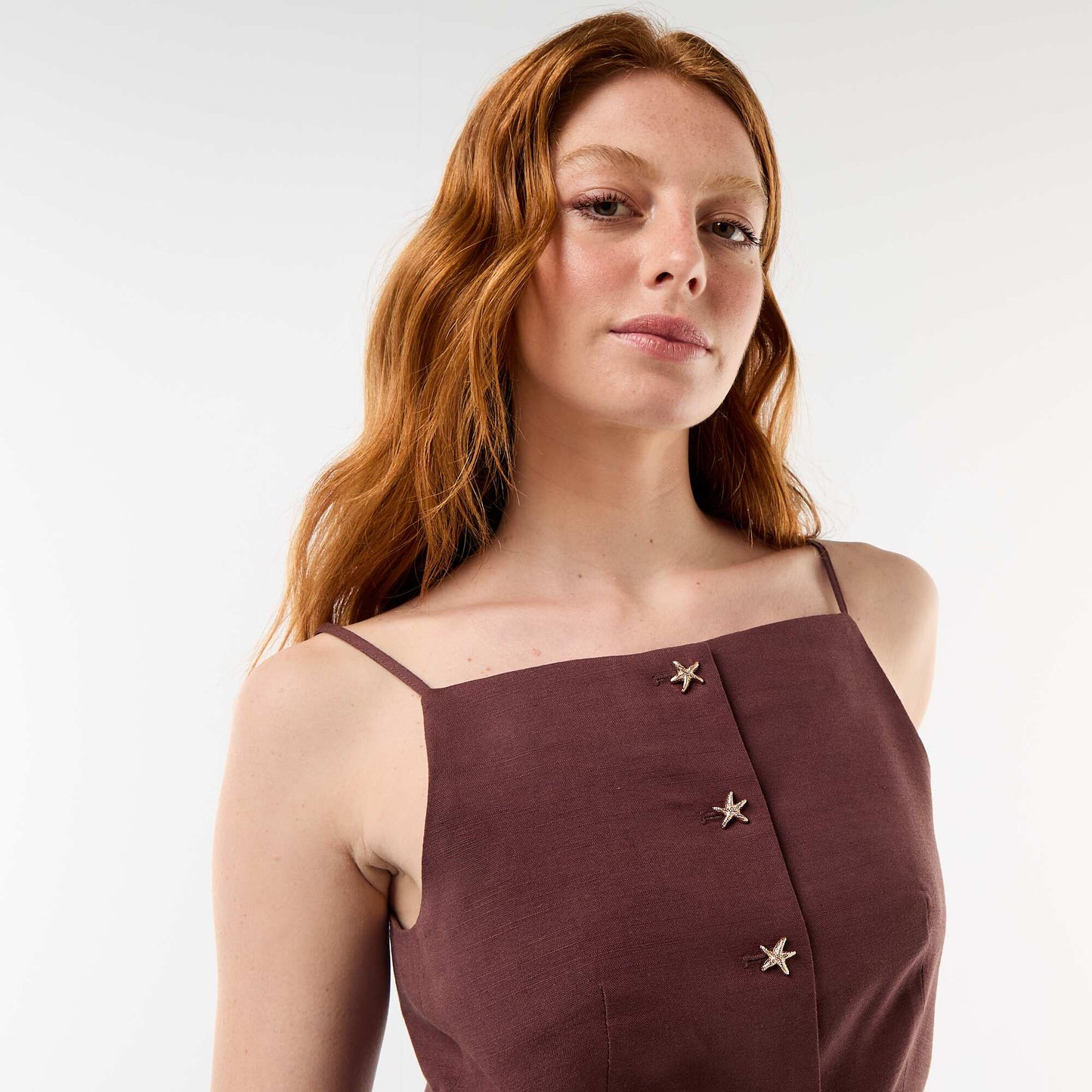 Linen Top with a Vest-Like Feel BROWN