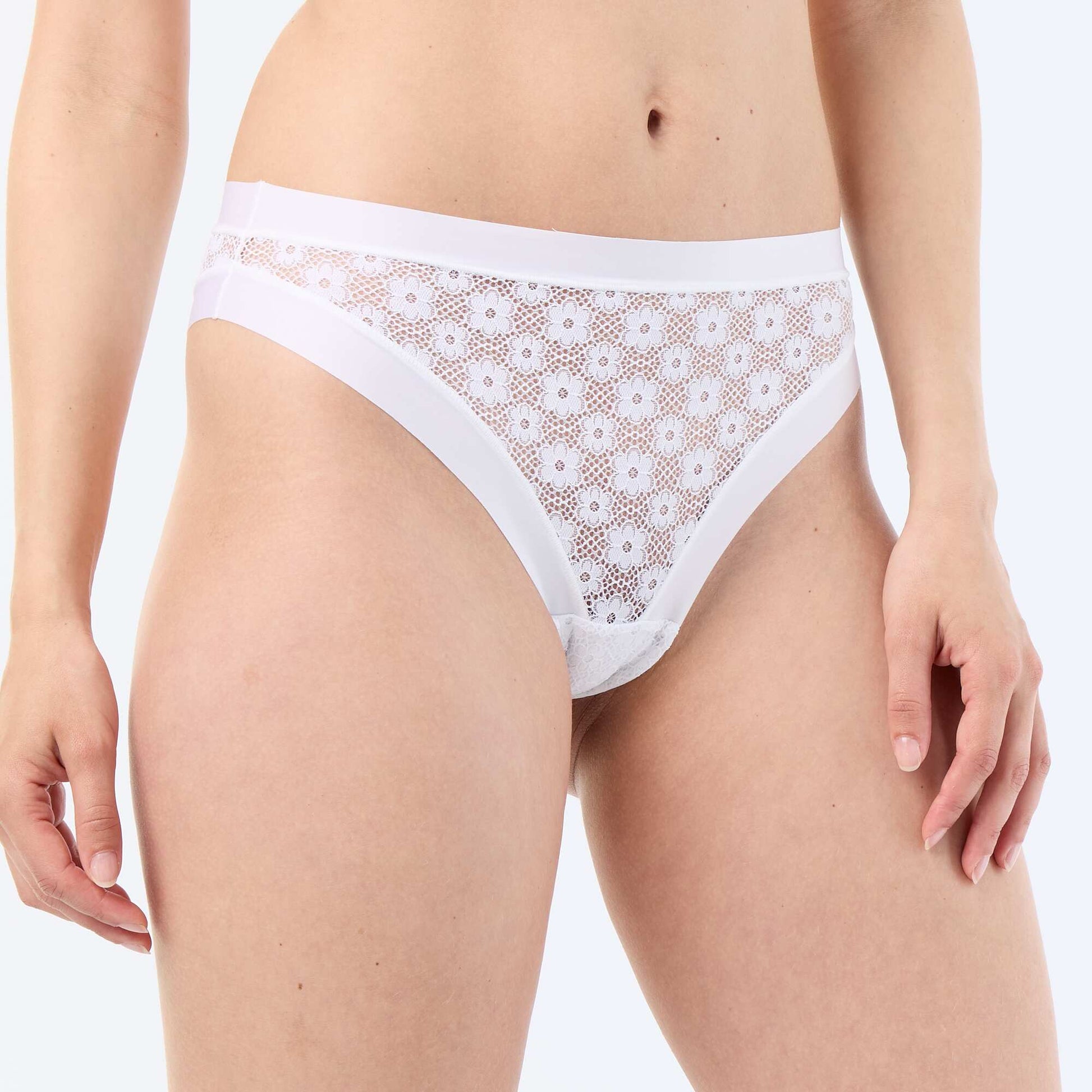 Lace Thong WHITE