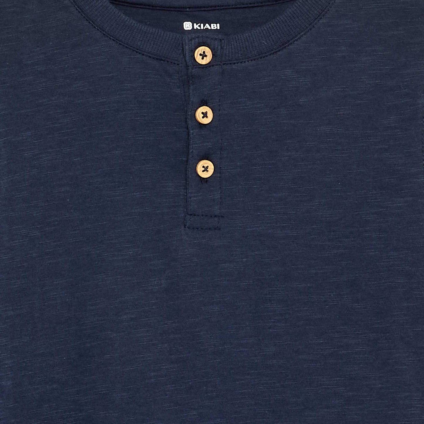 ყოველდღიური Henley-ის მაისური ლურჯი