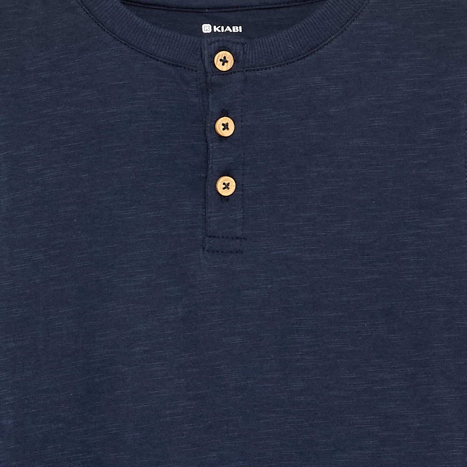 ყოველდღიური Henley-ის მაისური ლურჯი