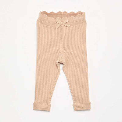 ქსოვა ლეგინსი დეკორატიული წელის თასმით კრემისფერი