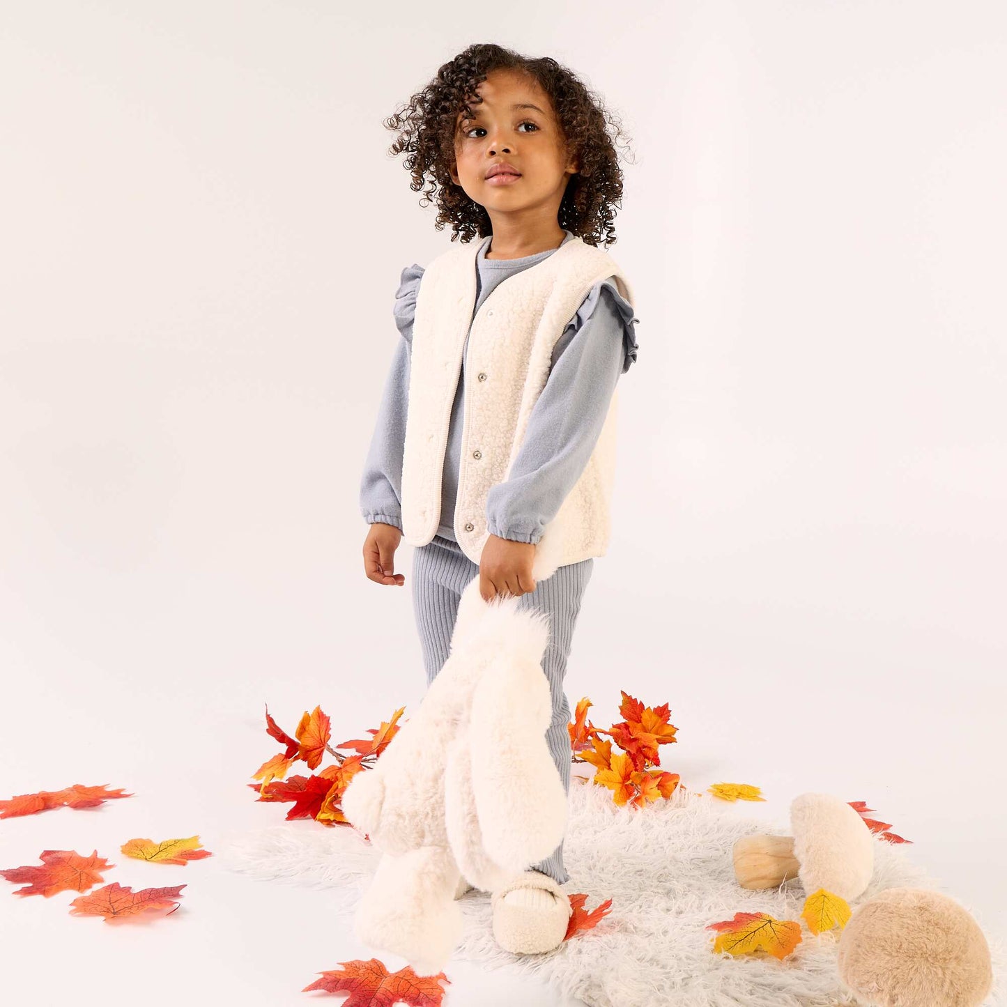 უმკლავო ხელოვნური ჟილეტი თეთრი