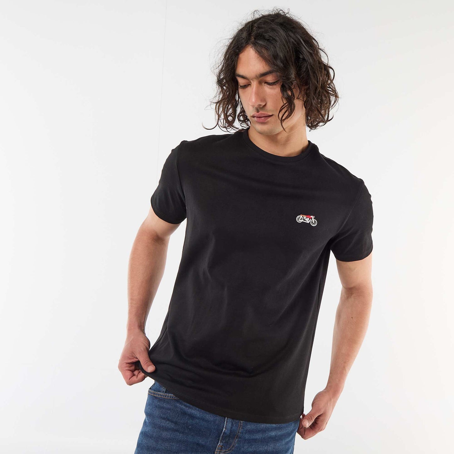 Plain short-sleeved T-shirt with embroidery BLACK