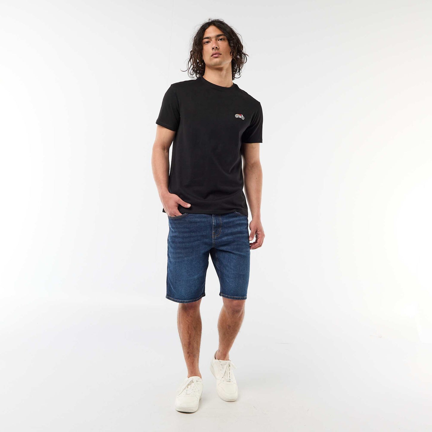 Plain short-sleeved T-shirt with embroidery BLACK