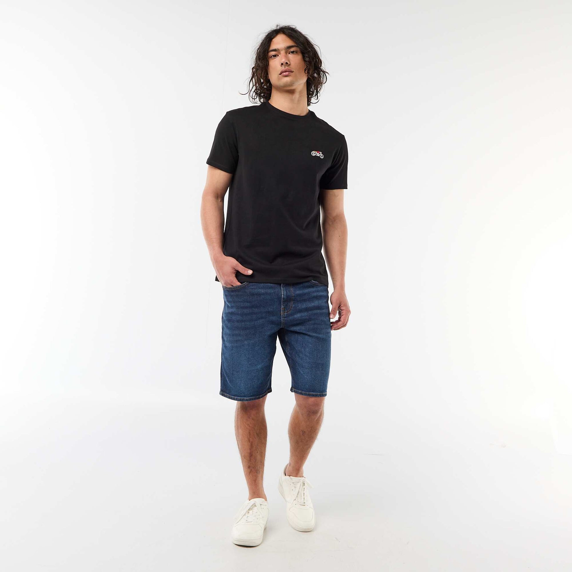 Plain short-sleeved T-shirt with embroidery BLACK