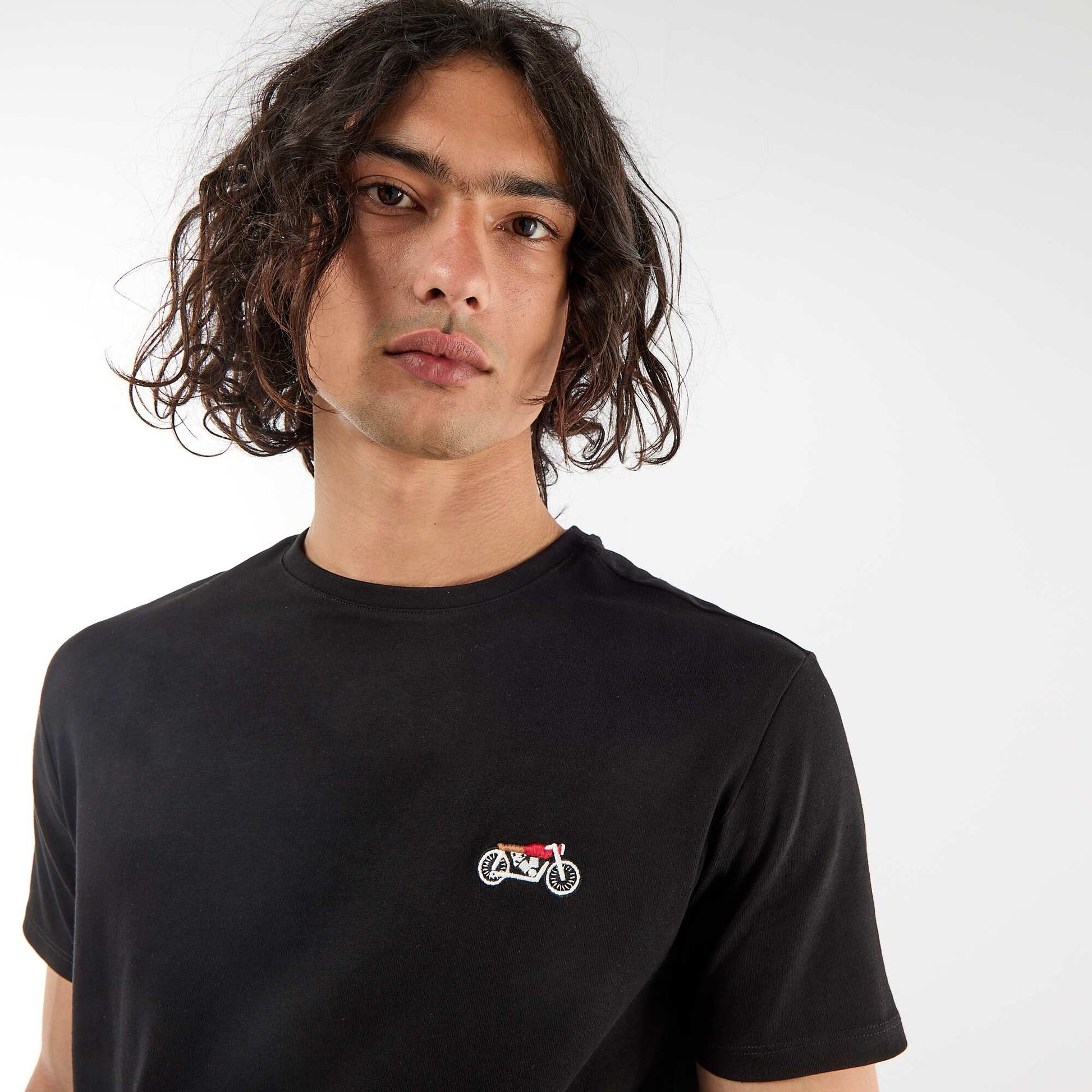 Plain short-sleeved T-shirt with embroidery BLACK