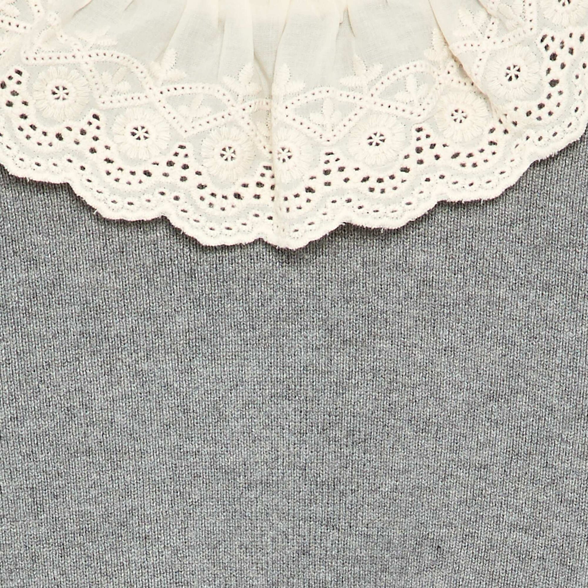 Sweater with charming Broderie Anglaise collar GREY
