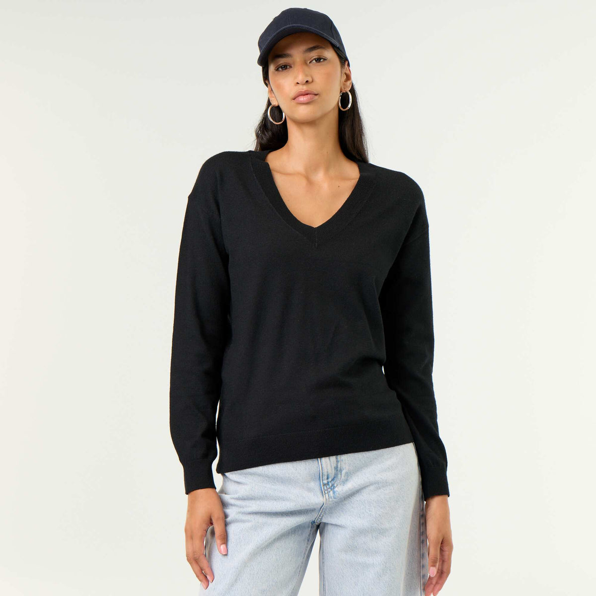 Lightweight V-neck Sweater BLACK