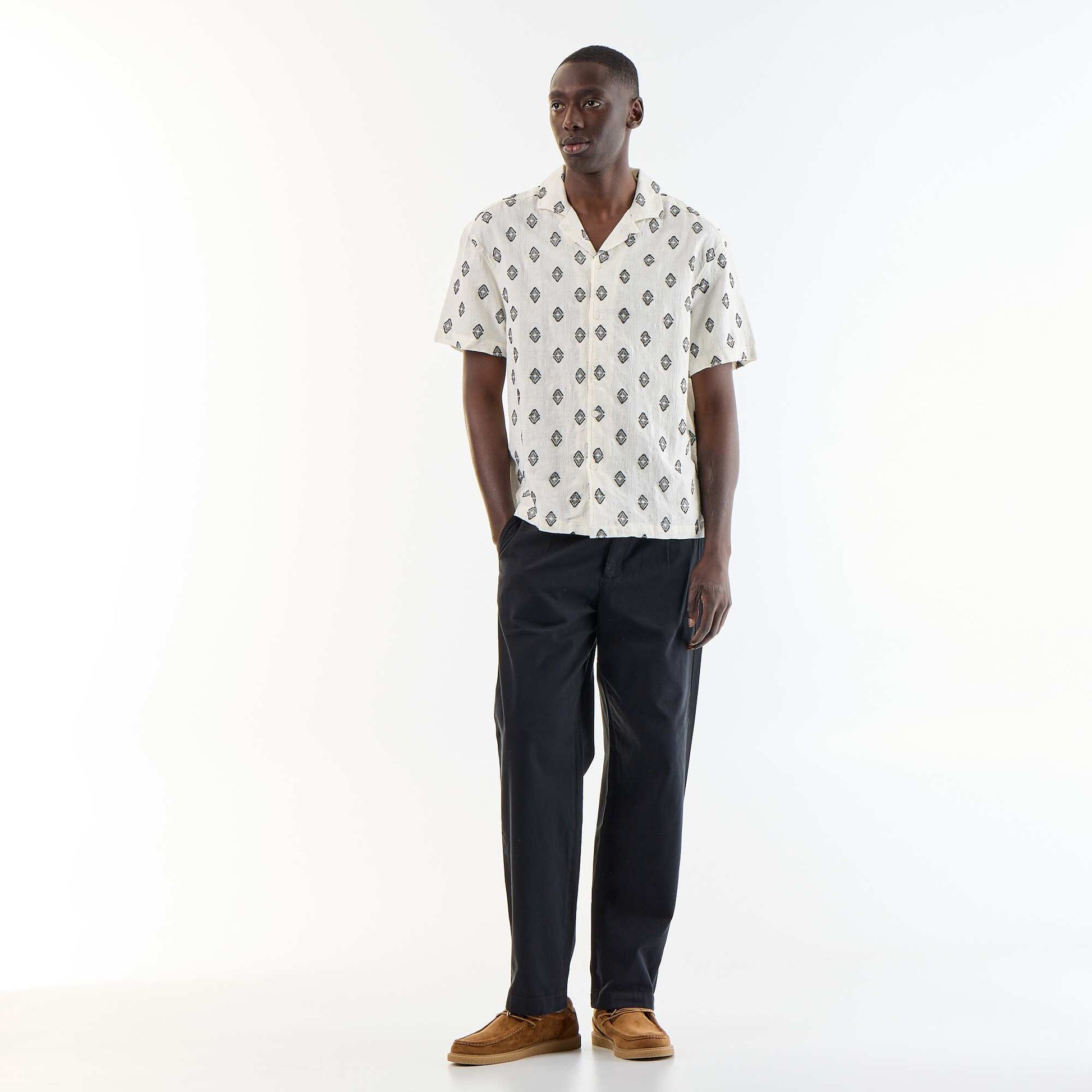 Short-sleeved fancy knit shirt with embroidery BLACK