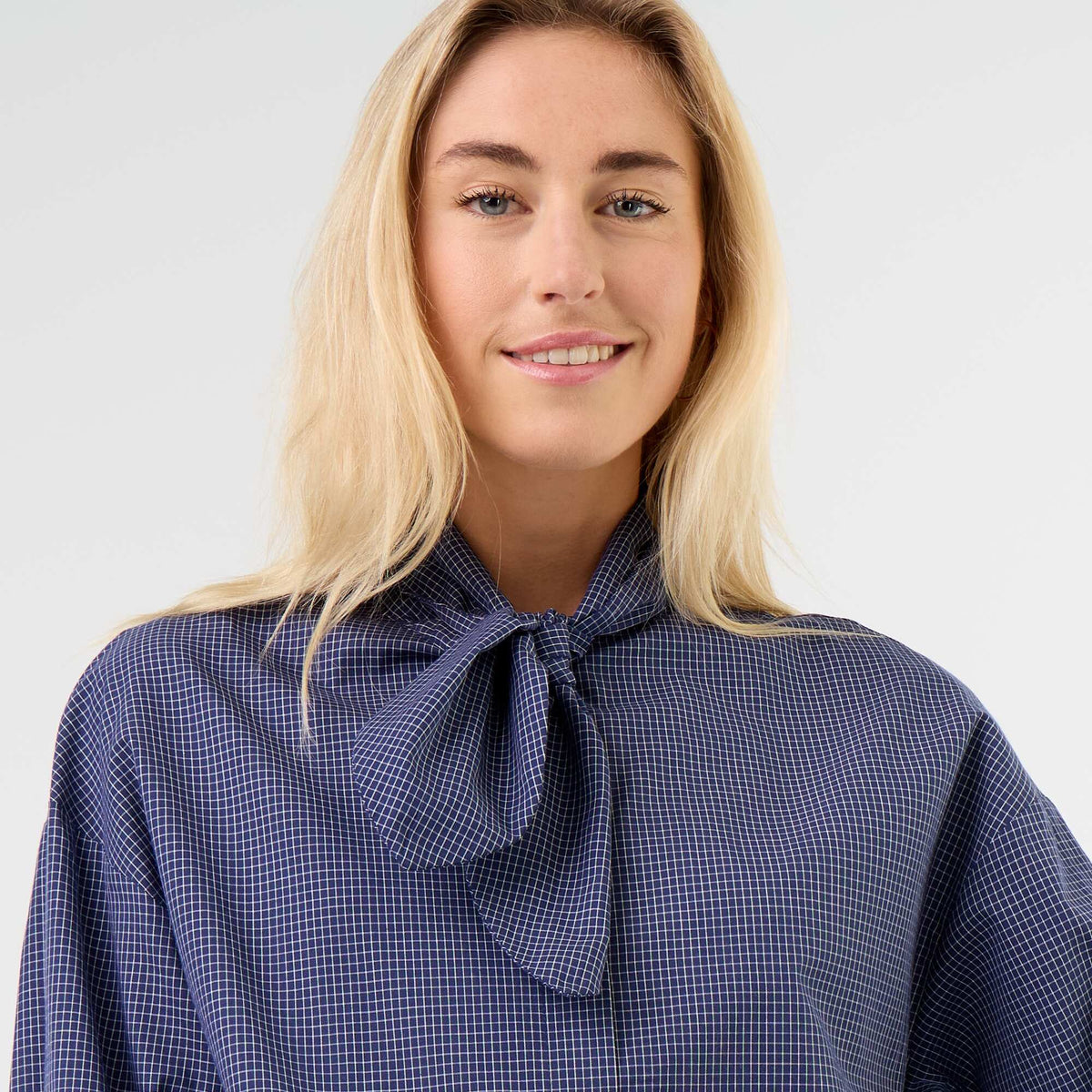 Loose Long-Sleeved Shirt with Pussy-Bow Collar BLUE