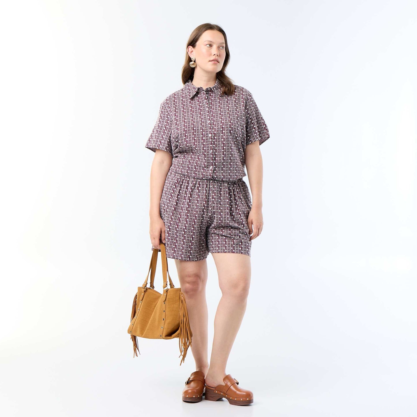 Short-sleeved shirt with embroidered design PINK