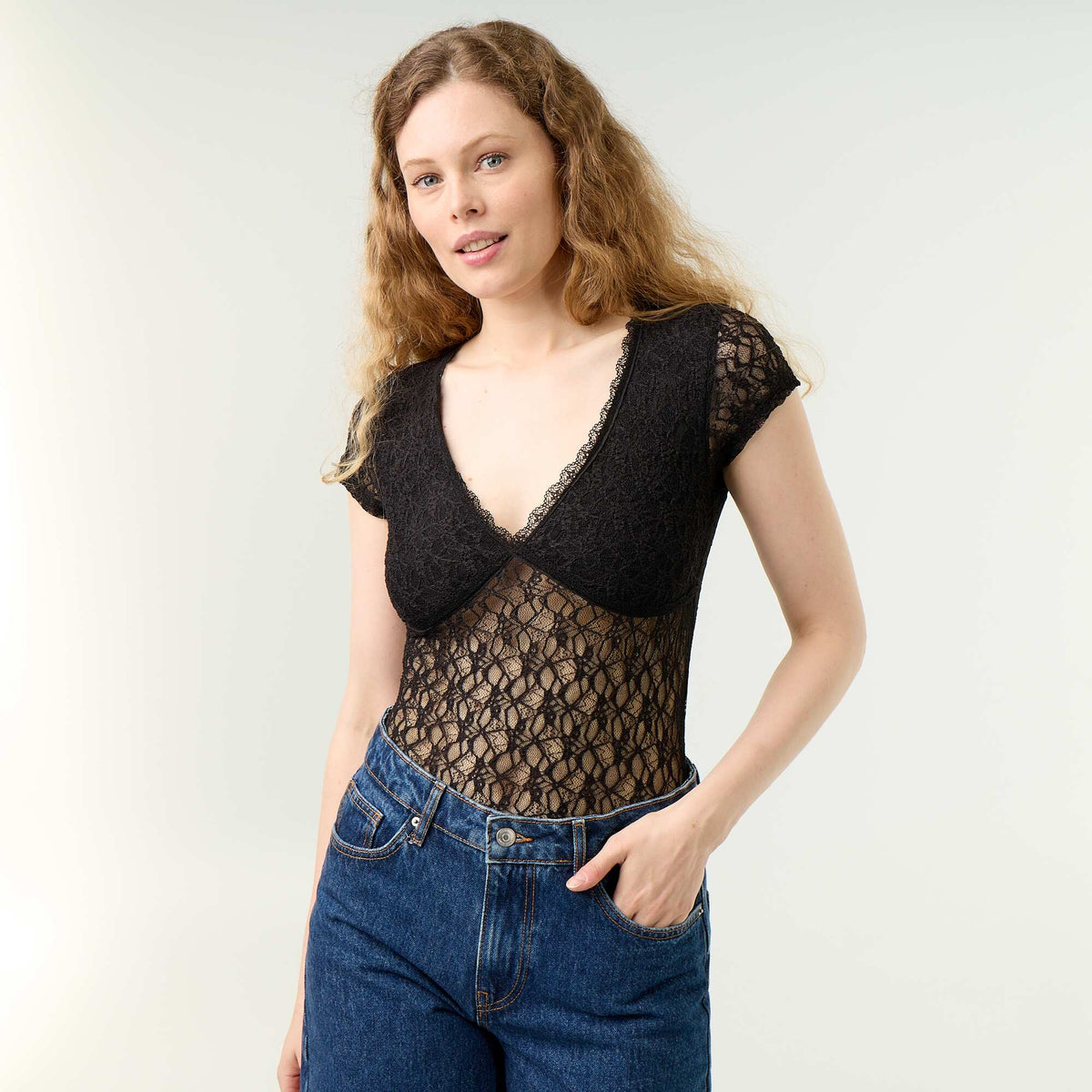 Lace Short-Sleeved Bodysuit BLACK