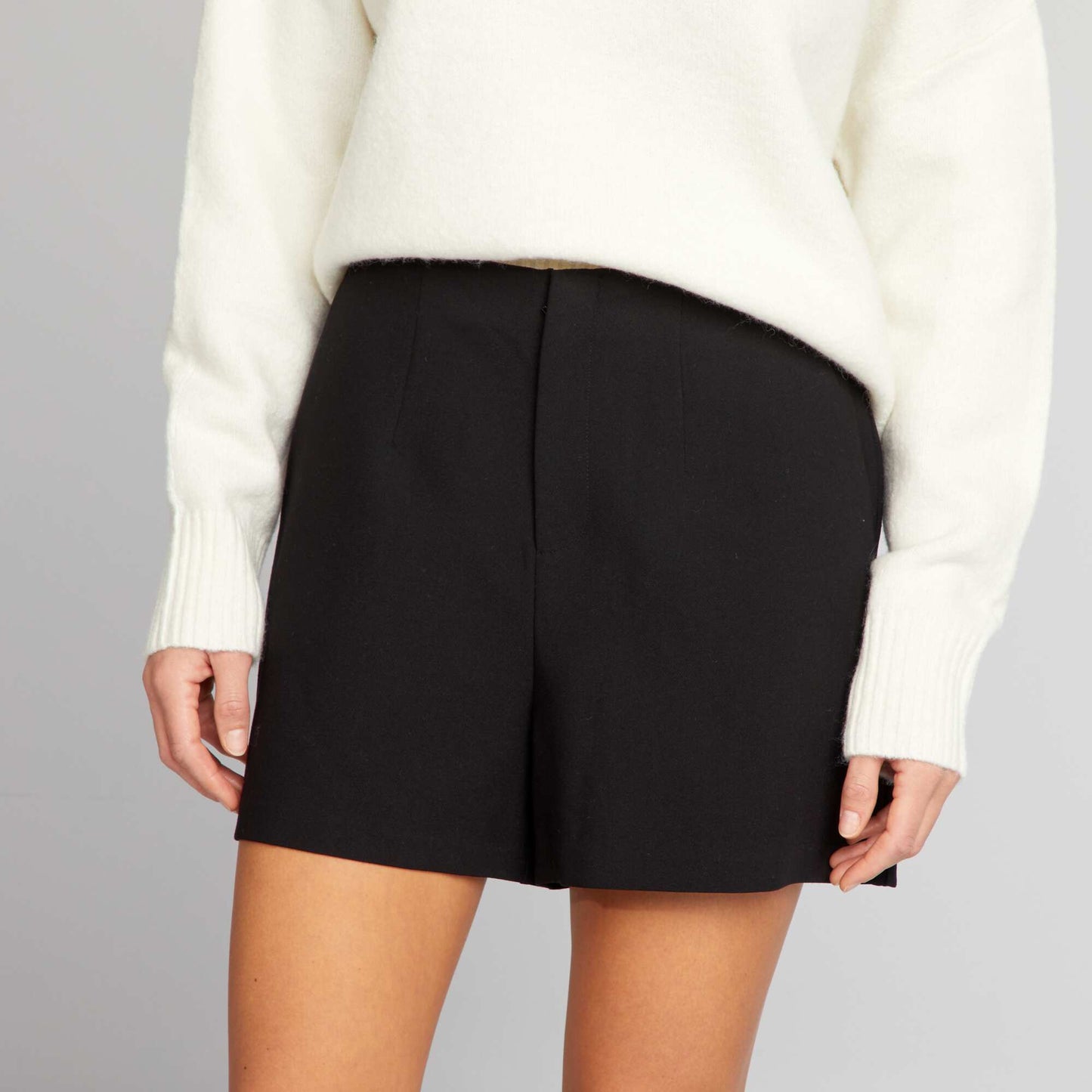 High-waisted smart shorts black