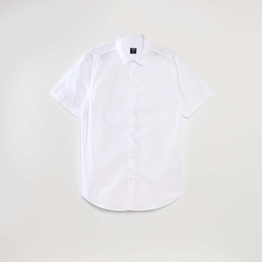 White short-sleeved shirt white