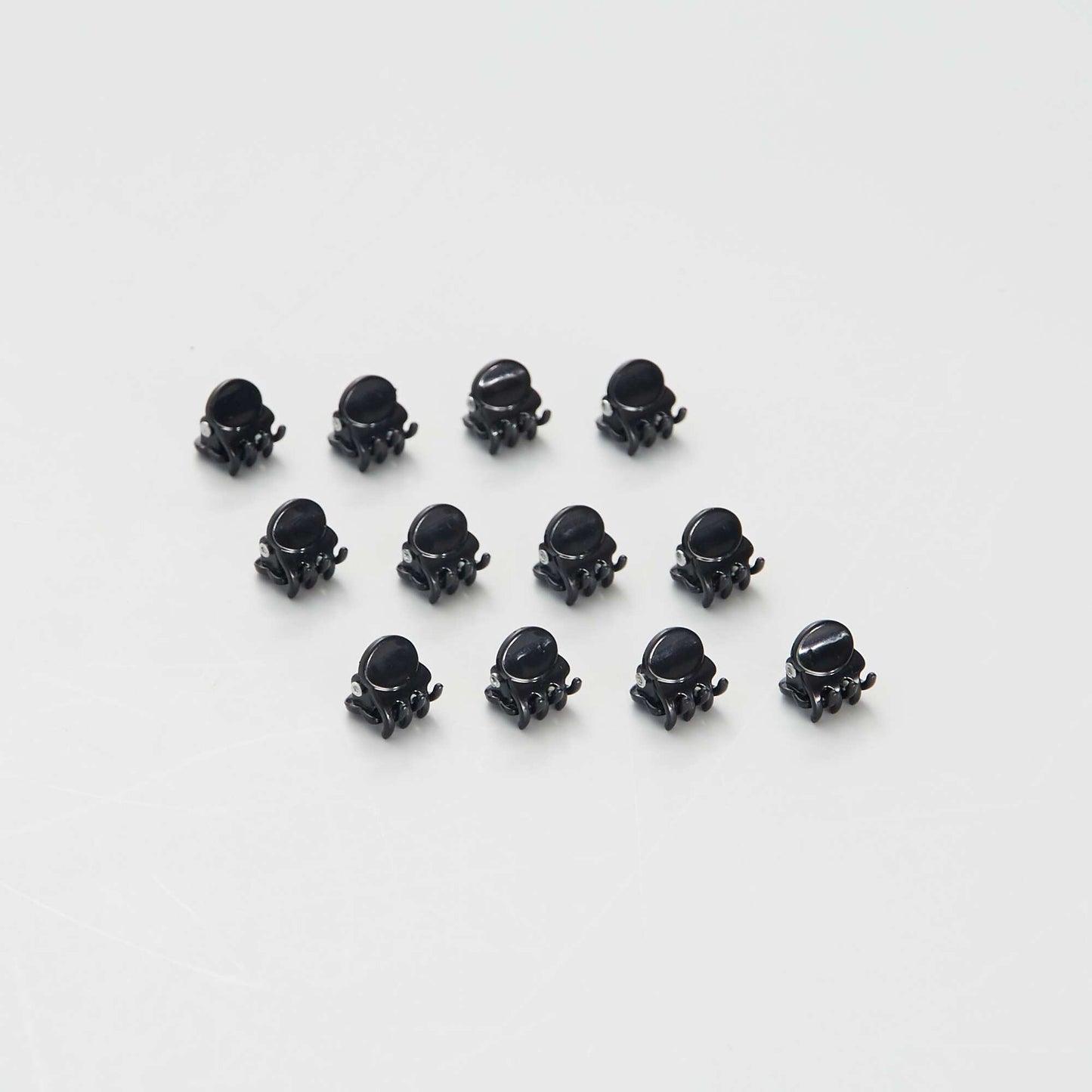 Pack of 12 crocodile clips black